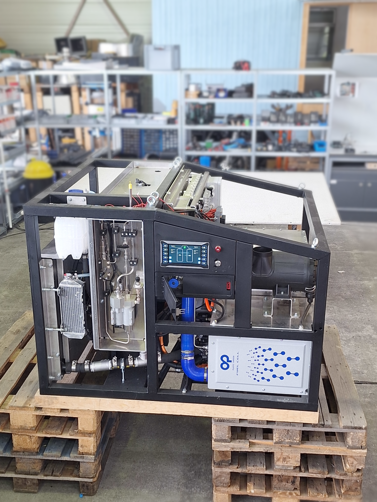 RangeExtenderTankKlappeOffen 768x1024